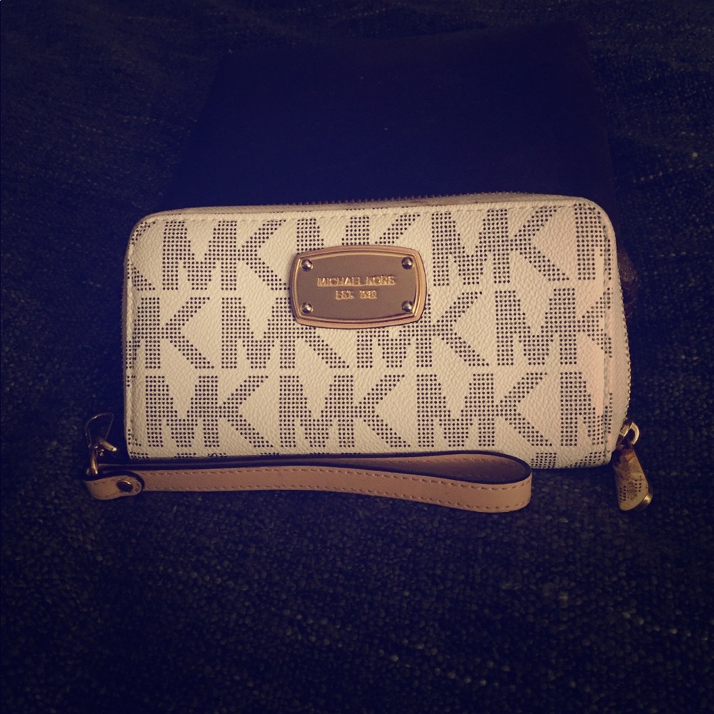 Michael Kors Wristlet